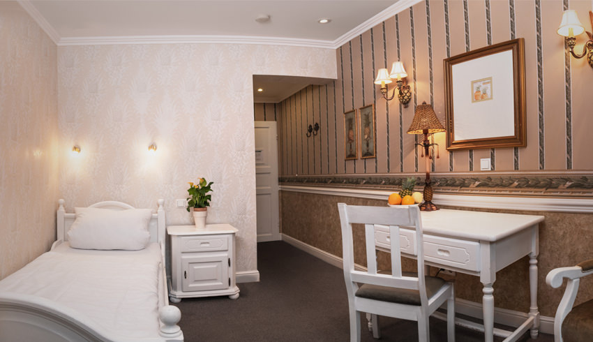 Gemütlich eingerichtetes Einzelzimmer mit rustikal eleganten Elementen im Hotel Landhotel Kern in Bad Zwesten